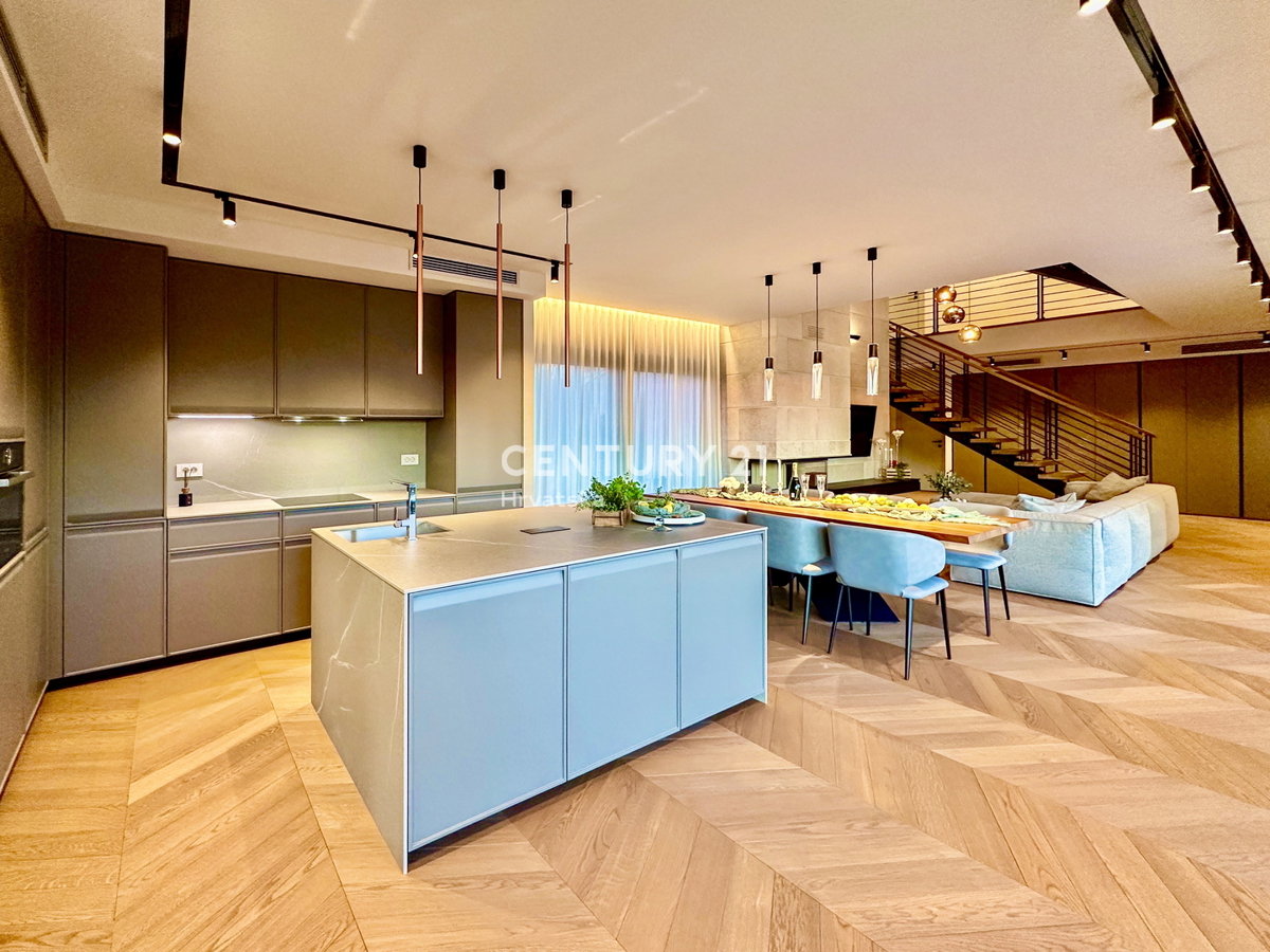 POREČ, OKOLICA - EKSKLUZIVNA VILA S PANORAMSKIM RAZGLEDOM NA MORJE