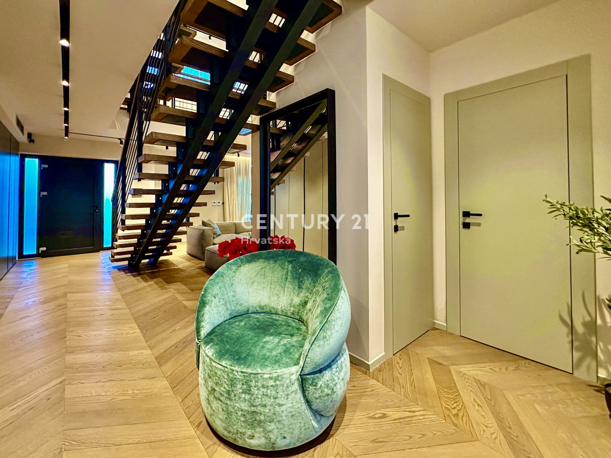 POREČ, OKOLICA - EKSKLUZIVNA VILA S PANORAMSKIM RAZGLEDOM NA MORJE