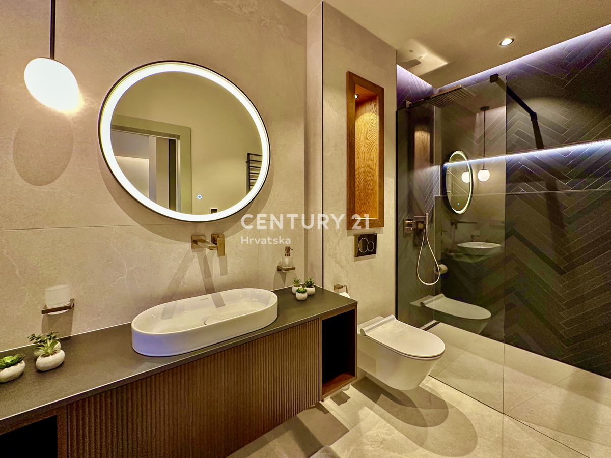 POREČ, OKOLICA - EKSKLUZIVNA VILA S PANORAMSKIM RAZGLEDOM NA MORJE