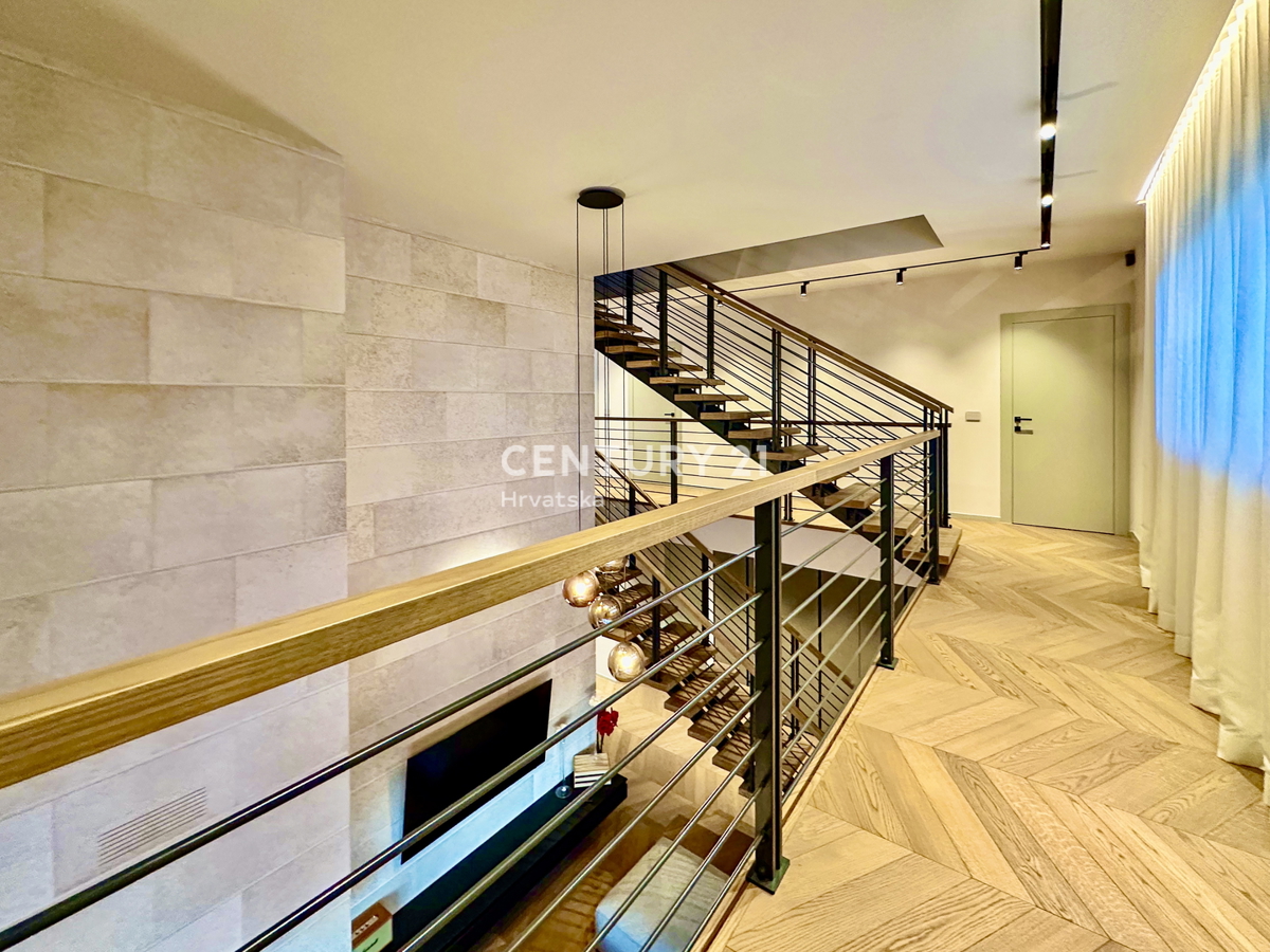 POREČ, OKOLICA - EKSKLUZIVNA VILA S PANORAMSKIM RAZGLEDOM NA MORJE