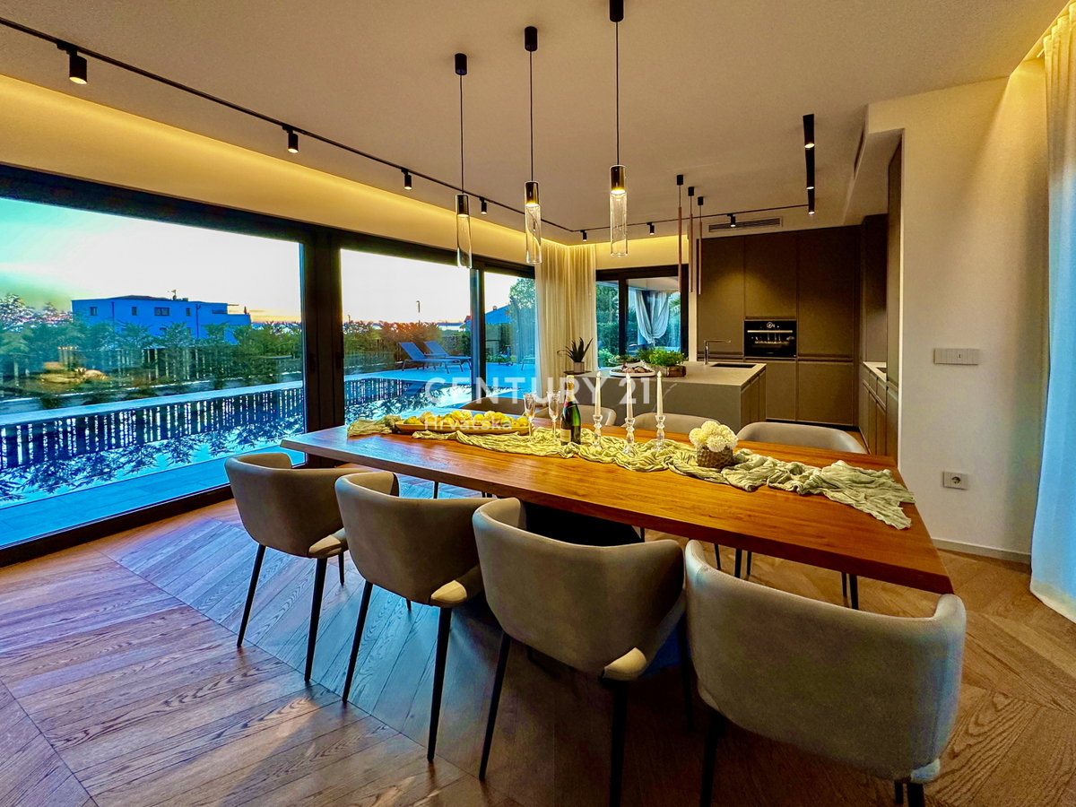 POREČ, OKOLICA - EKSKLUZIVNA VILA S PANORAMSKIM RAZGLEDOM NA MORJE