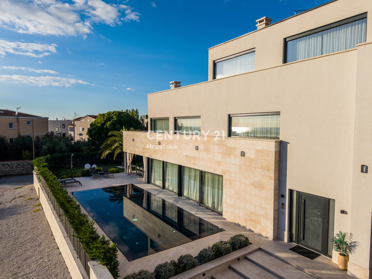 POREČ, OKOLICA - EKSKLUZIVNA VILA S PANORAMSKIM RAZGLEDOM NA MORJE