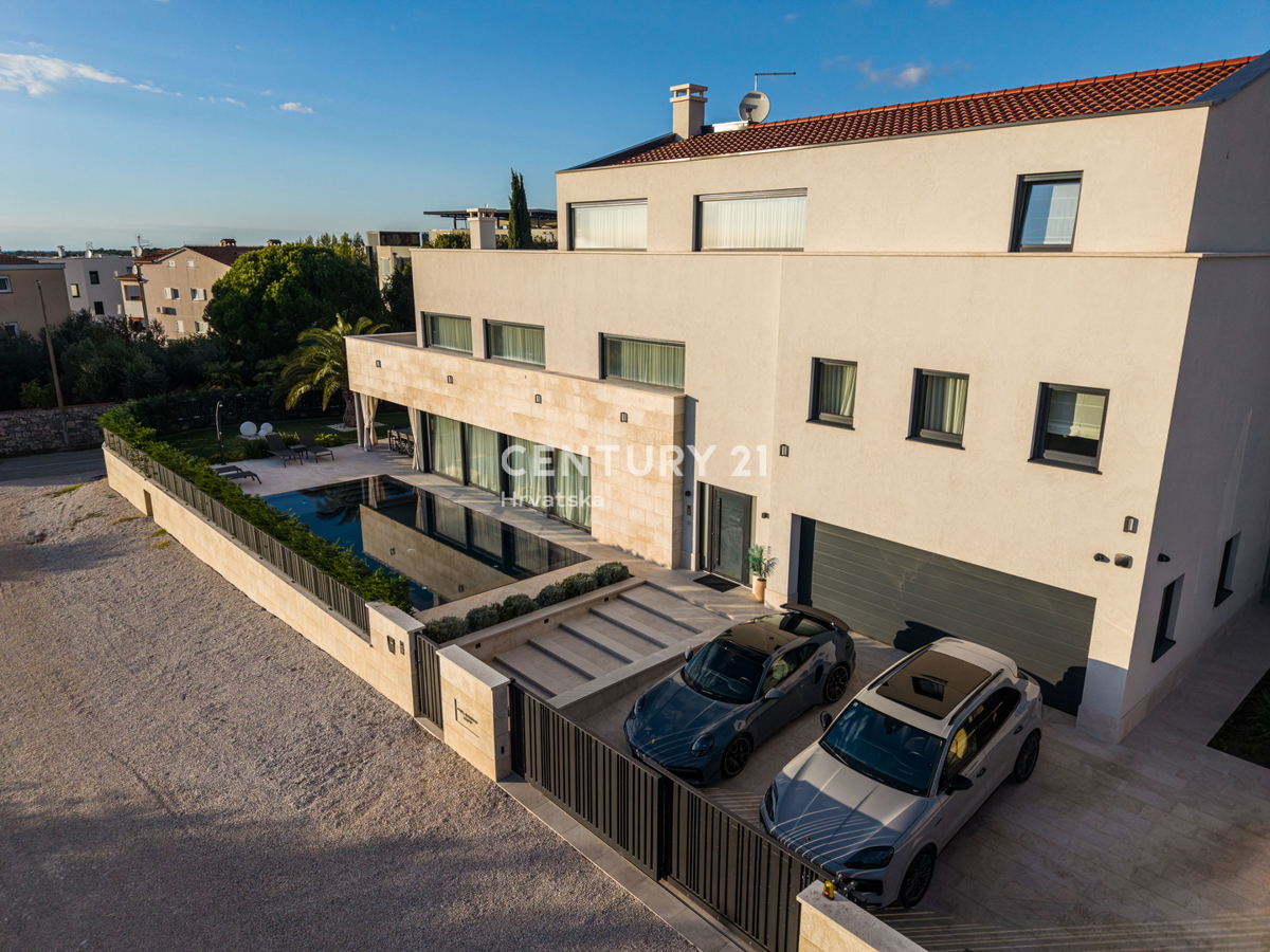 POREČ, OKOLICA - EKSKLUZIVNA VILA S PANORAMSKIM RAZGLEDOM NA MORJE