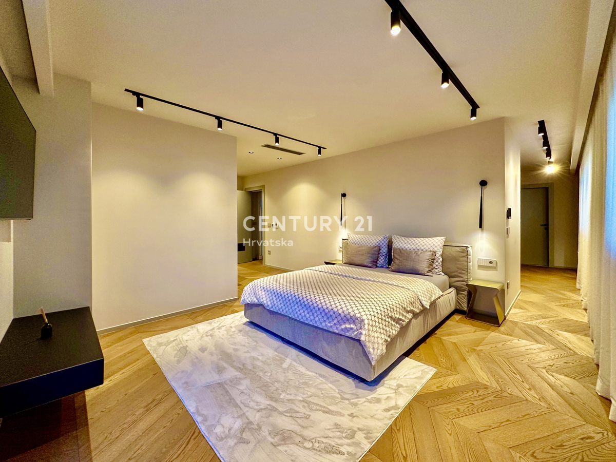 POREČ, OKOLICA - EKSKLUZIVNA VILA S PANORAMSKIM RAZGLEDOM NA MORJE