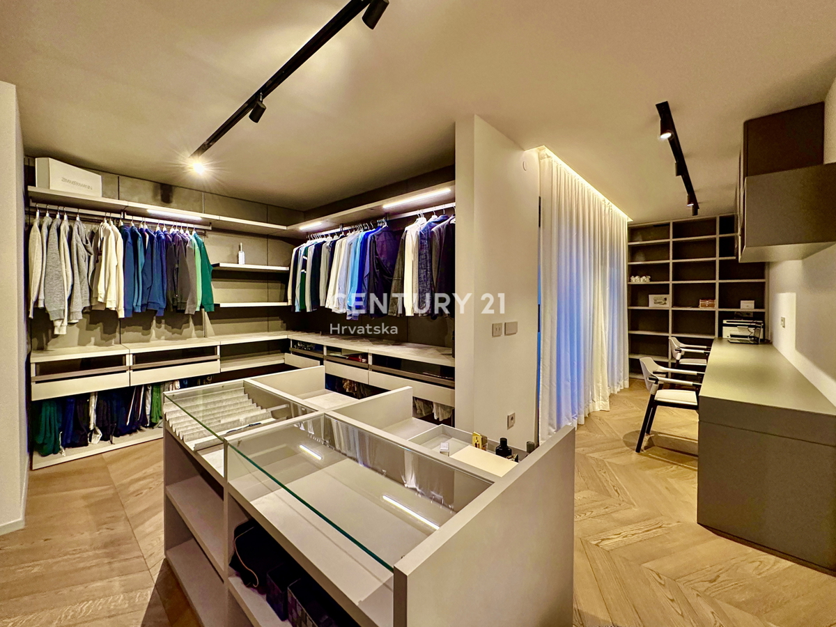 POREČ, OKOLICA - EKSKLUZIVNA VILA S PANORAMSKIM RAZGLEDOM NA MORJE