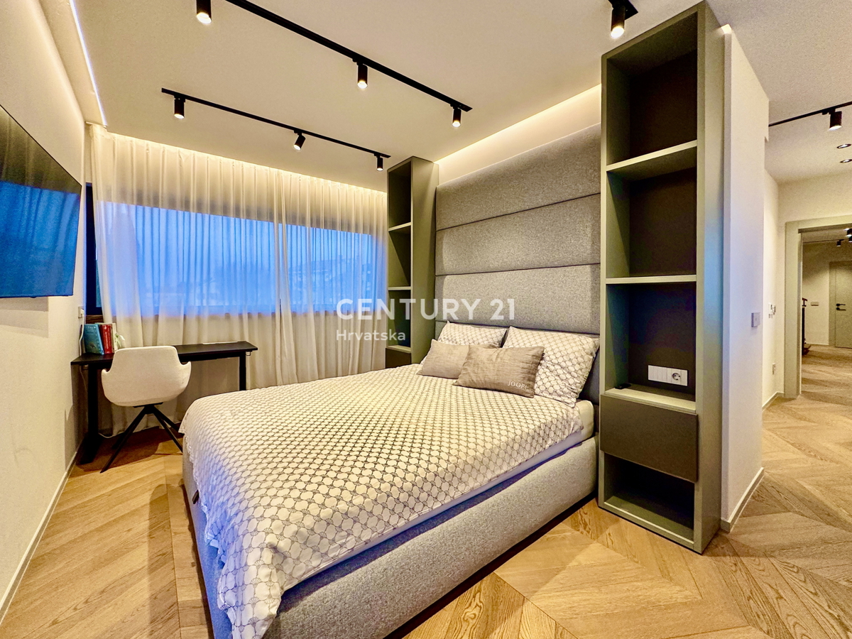 POREČ, OKOLICA - EKSKLUZIVNA VILA S PANORAMSKIM RAZGLEDOM NA MORJE