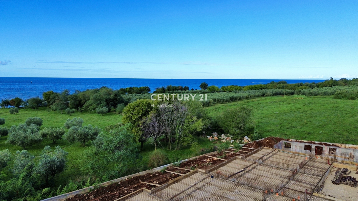 UMAG, DVOSTAMBENA HIŠA LE 150 METROV OD PLAŽE S PANORAMSKIM IN ODPRTIM POGLEDOM NA MORJE