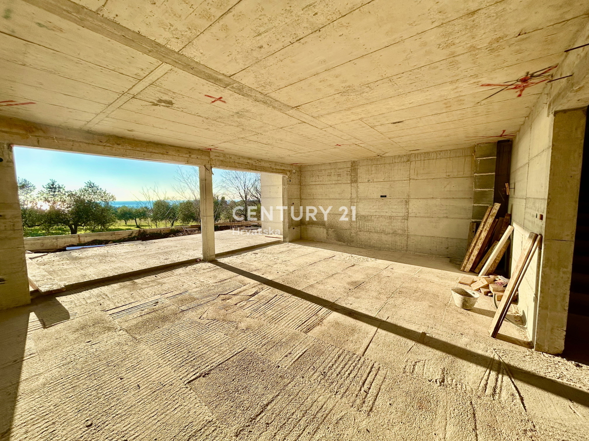 UMAG, DVOSTAMBENA HIŠA LE 150 METROV OD PLAŽE S PANORAMSKIM IN ODPRTIM POGLEDOM NA MORJE