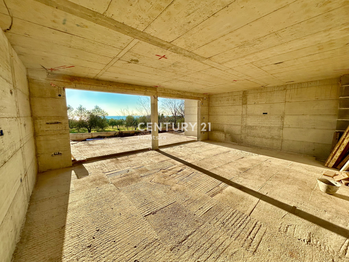 UMAG, DVOSTAMBENA HIŠA LE 150 METROV OD PLAŽE S PANORAMSKIM IN ODPRTIM POGLEDOM NA MORJE