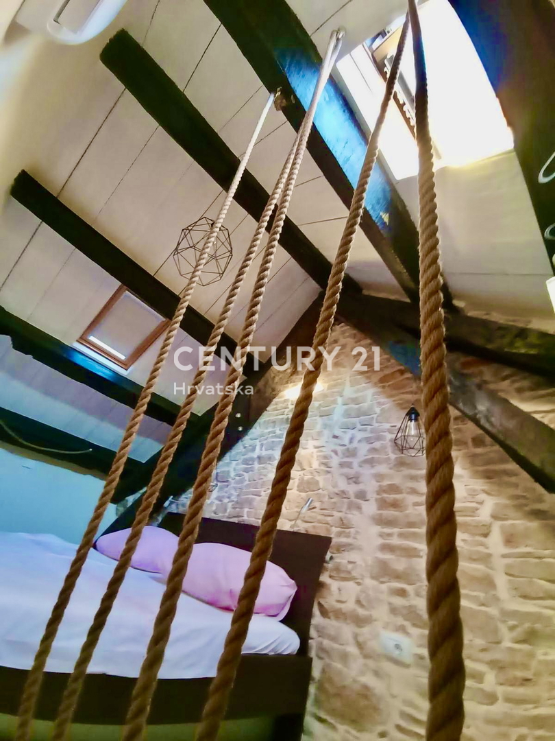 SVETVINČENAT, OKOLICA, ŠARMANTNA RENOVIRANA KAMNITA HIŠA