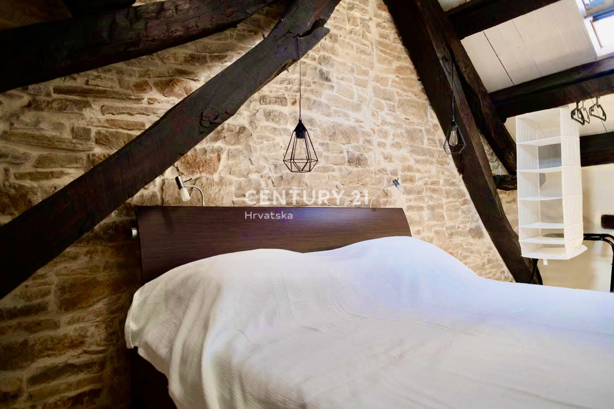 SVETVINČENAT, OKOLICA, ŠARMANTNA RENOVIRANA KAMNITA HIŠA