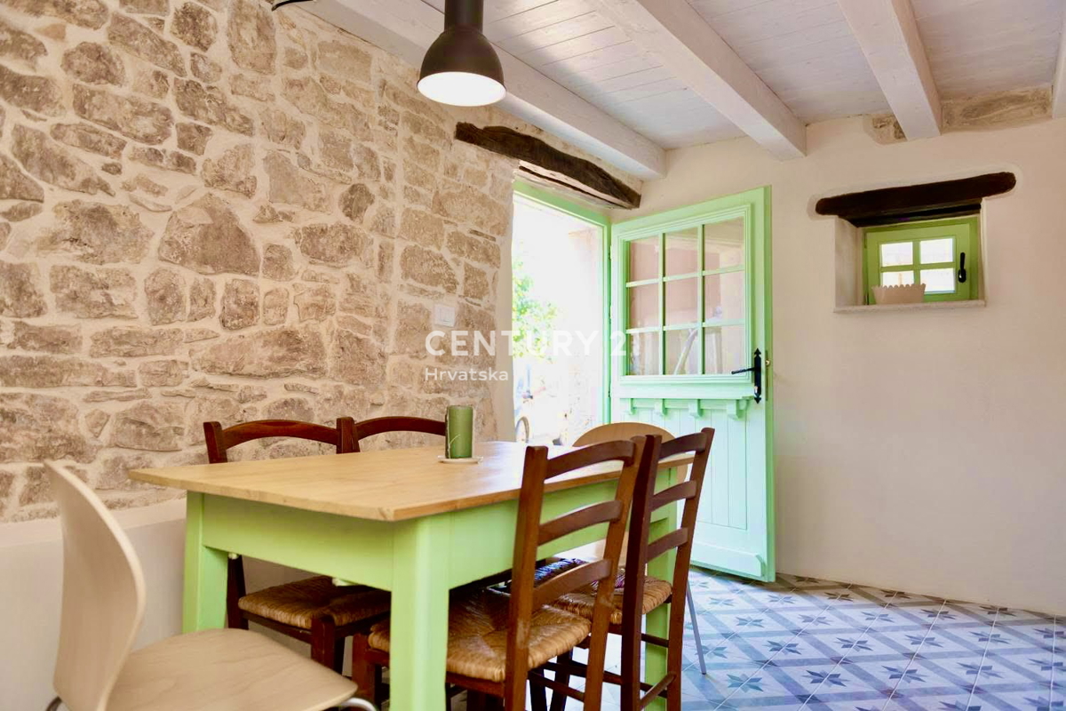 SVETVINČENAT, OKOLICA, ŠARMANTNA RENOVIRANA KAMNITA HIŠA