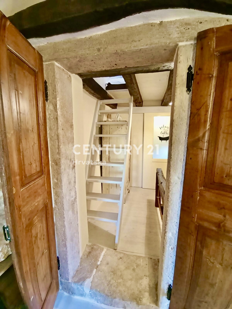 SVETVINČENAT, OKOLICA, ŠARMANTNA RENOVIRANA KAMNITA HIŠA