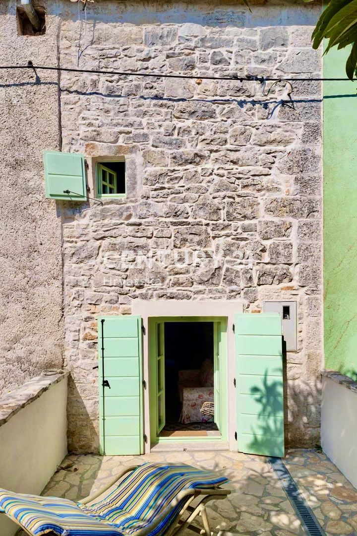 SVETVINČENAT, OKOLICA, ŠARMANTNA RENOVIRANA KAMNITA HIŠA