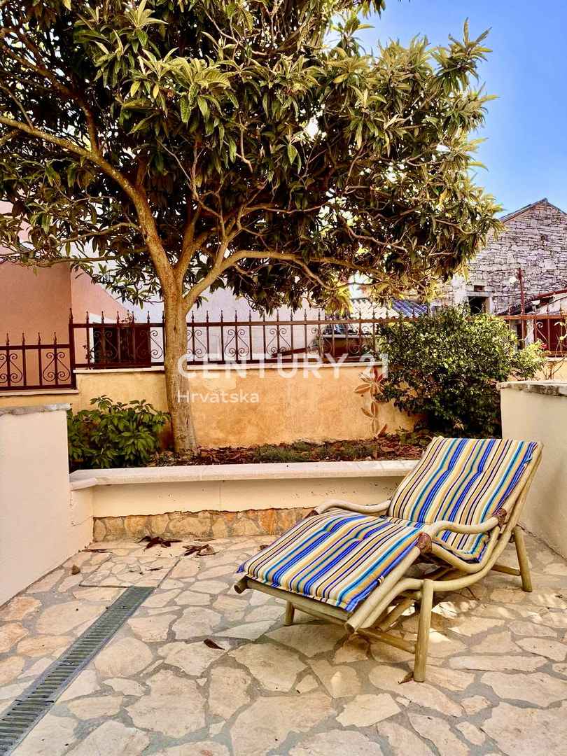 SVETVINČENAT, OKOLICA, ŠARMANTNA RENOVIRANA KAMNITA HIŠA