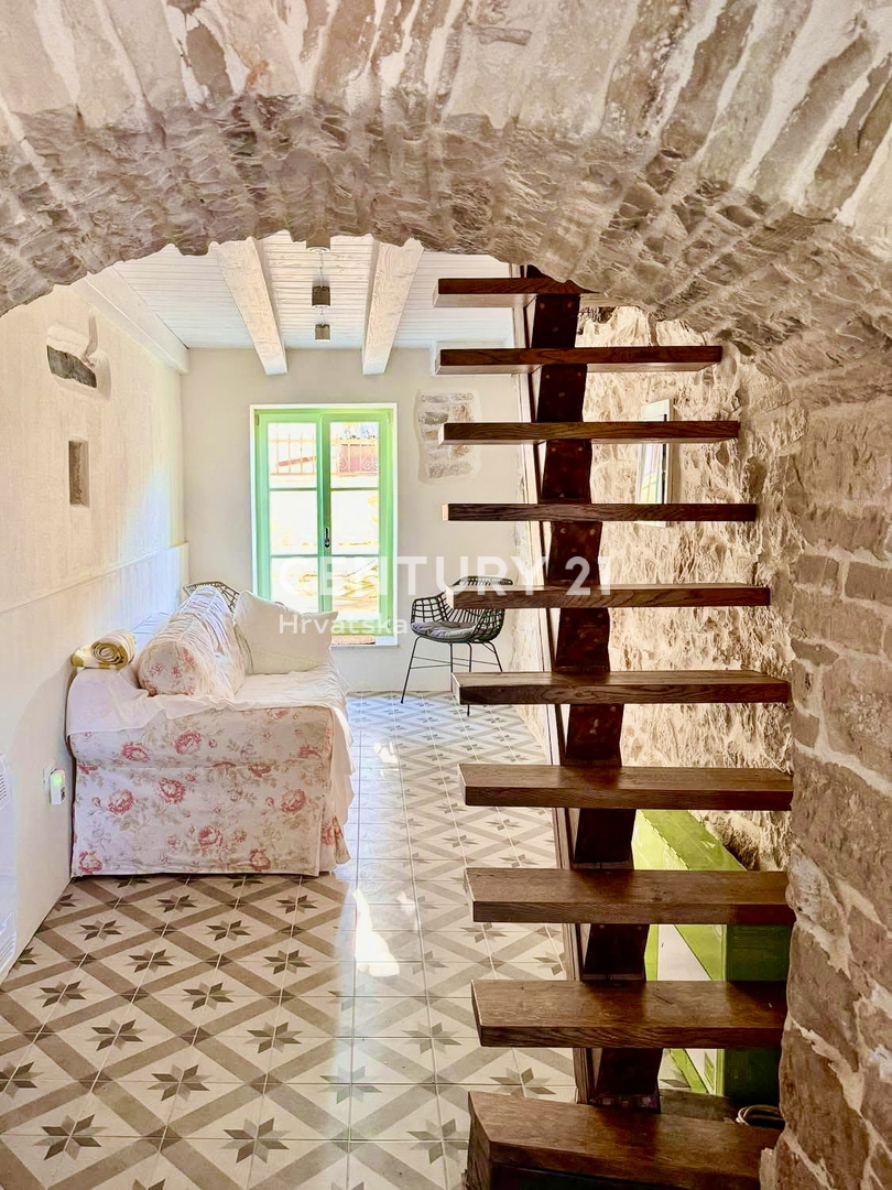 SVETVINČENAT, OKOLICA, ŠARMANTNA RENOVIRANA KAMNITA HIŠA