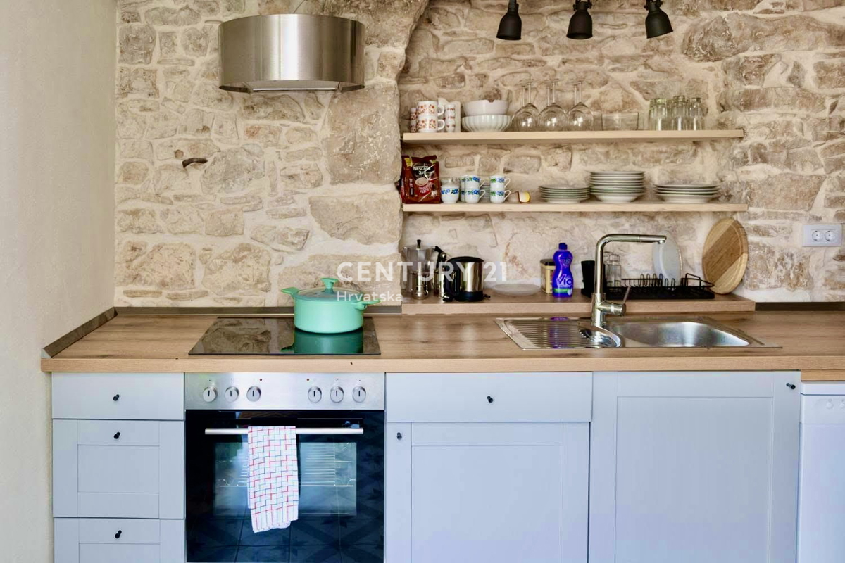 SVETVINČENAT, OKOLICA, ŠARMANTNA RENOVIRANA KAMNITA HIŠA