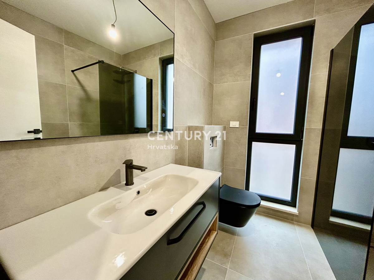 MEDULIN, NOV DVOSOBEN STAN V PRIZEMLJU Z VRTOM