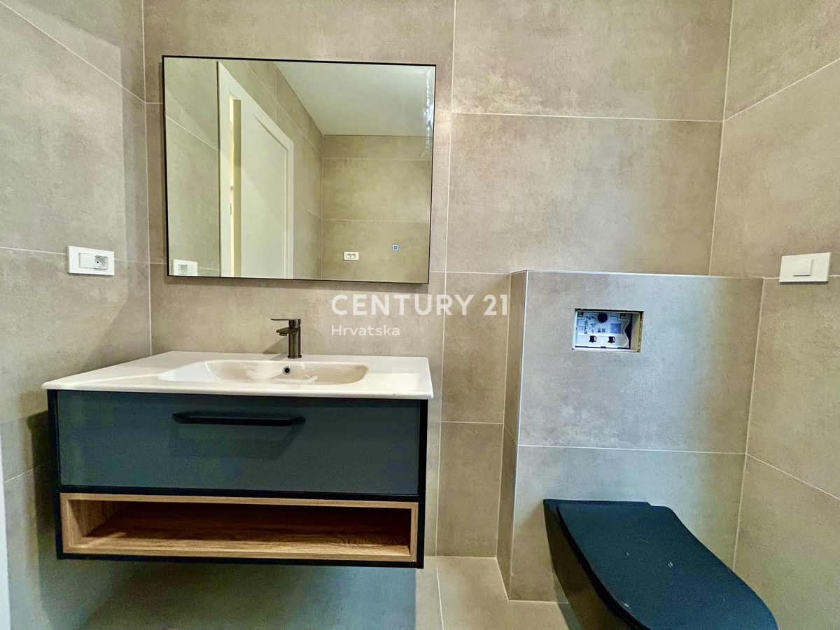 MEDULIN, NOV DVOSOBEN STAN V PRIZEMLJU Z VRTOM