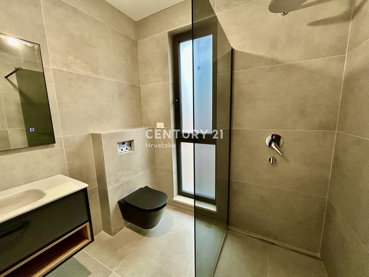 MEDULIN, NOV DVOSOBEN STAN V PRIZEMLJU Z VRTOM