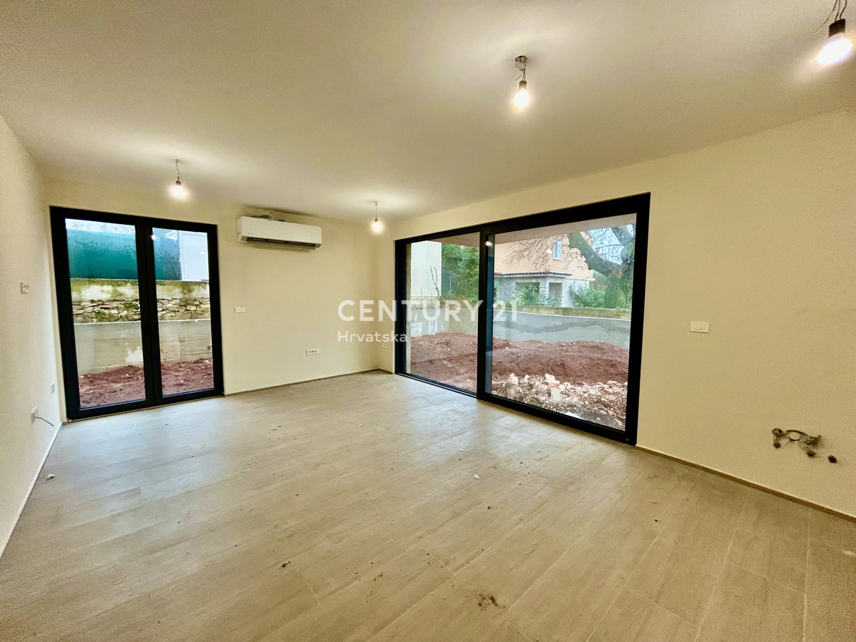 MEDULIN, NOV DVOSOBEN STAN V PRIZEMLJU Z VRTOM