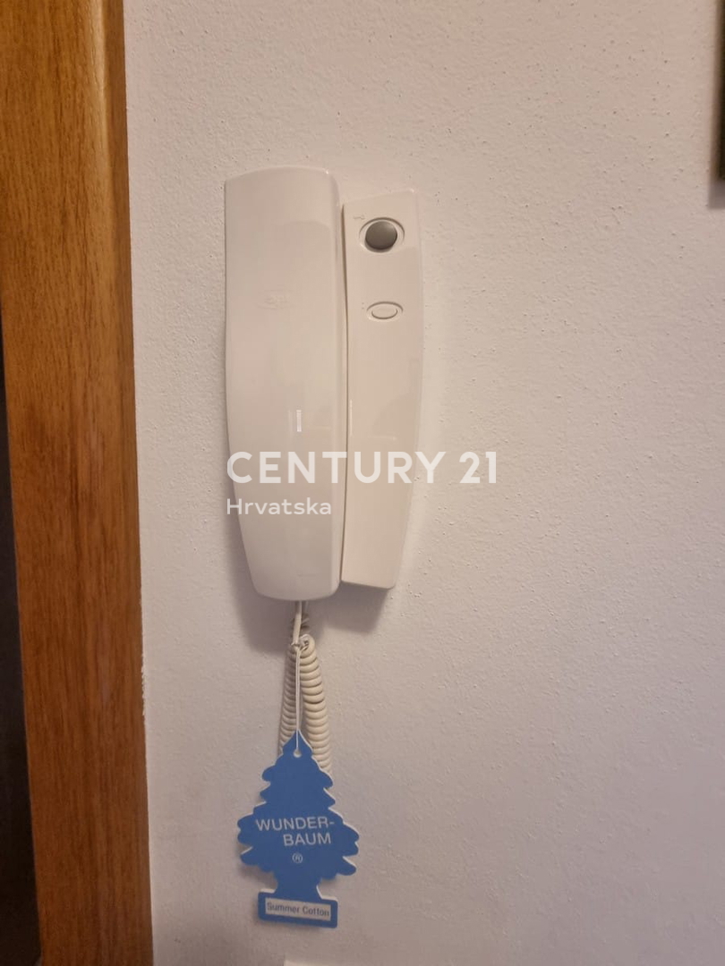 NOVIGRAD, STANOVANJE V PRIZEMLJU, ENA SPALNICA, 900 M OD MORJA