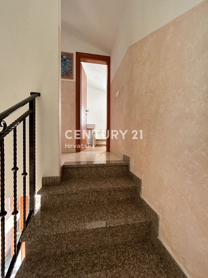 NOVIGRAD, OKOLICA, FANTASTIČNO STANOVANJE LE 4 KM OD NOVIGRADA