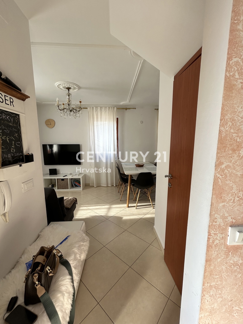 NOVIGRAD, OKOLICA, FANTASTIČNO STANOVANJE LE 4 KM OD NOVIGRADA