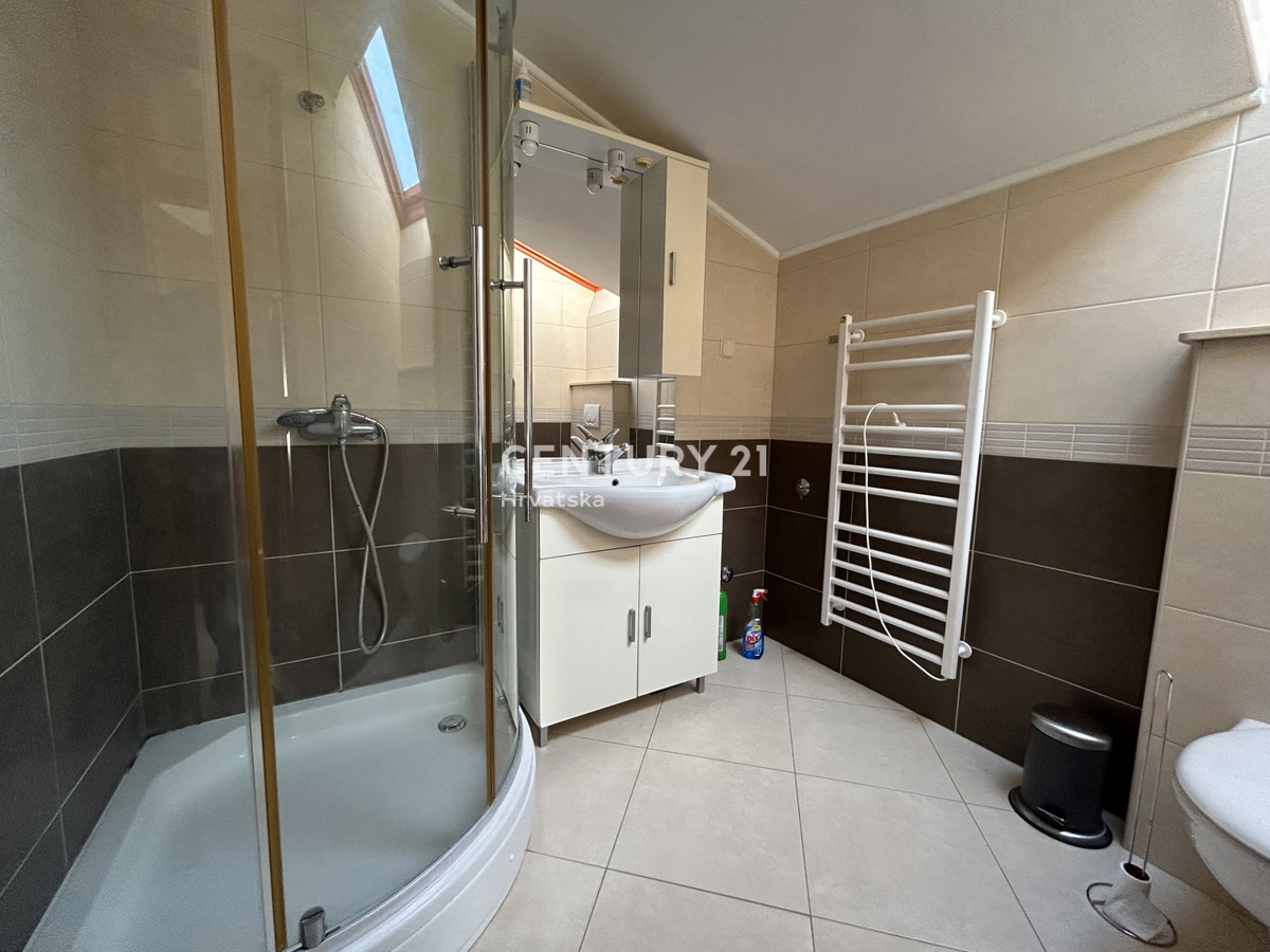 NOVIGRAD, OKOLICA, FANTASTIČNO STANOVANJE LE 4 KM OD NOVIGRADA