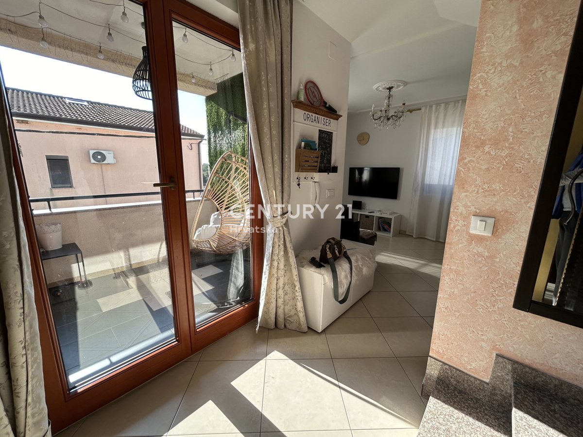 NOVIGRAD, OKOLICA, FANTASTIČNO STANOVANJE LE 4 KM OD NOVIGRADA