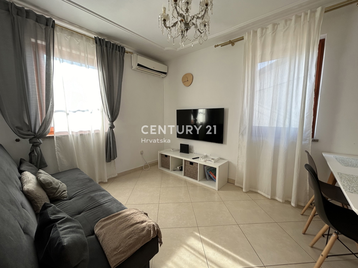 NOVIGRAD, OKOLICA, FANTASTIČNO STANOVANJE LE 4 KM OD NOVIGRADA