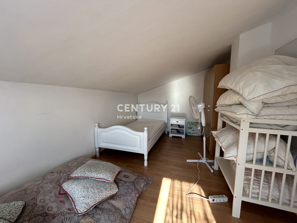 NOVIGRAD, OKOLICA, FANTASTIČNO STANOVANJE LE 4 KM OD NOVIGRADA