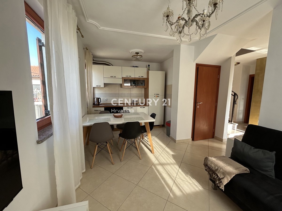 NOVIGRAD, OKOLICA, FANTASTIČNO STANOVANJE LE 4 KM OD NOVIGRADA