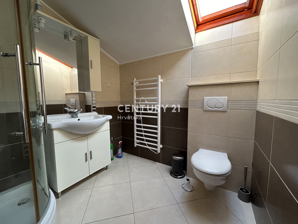 NOVIGRAD, OKOLICA, FANTASTIČNO STANOVANJE LE 4 KM OD NOVIGRADA