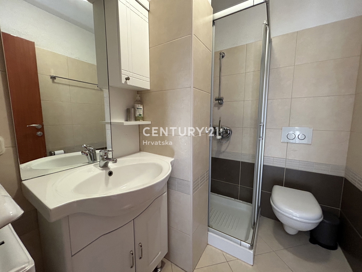 NOVIGRAD, OKOLICA, FANTASTIČNO STANOVANJE LE 4 KM OD NOVIGRADA