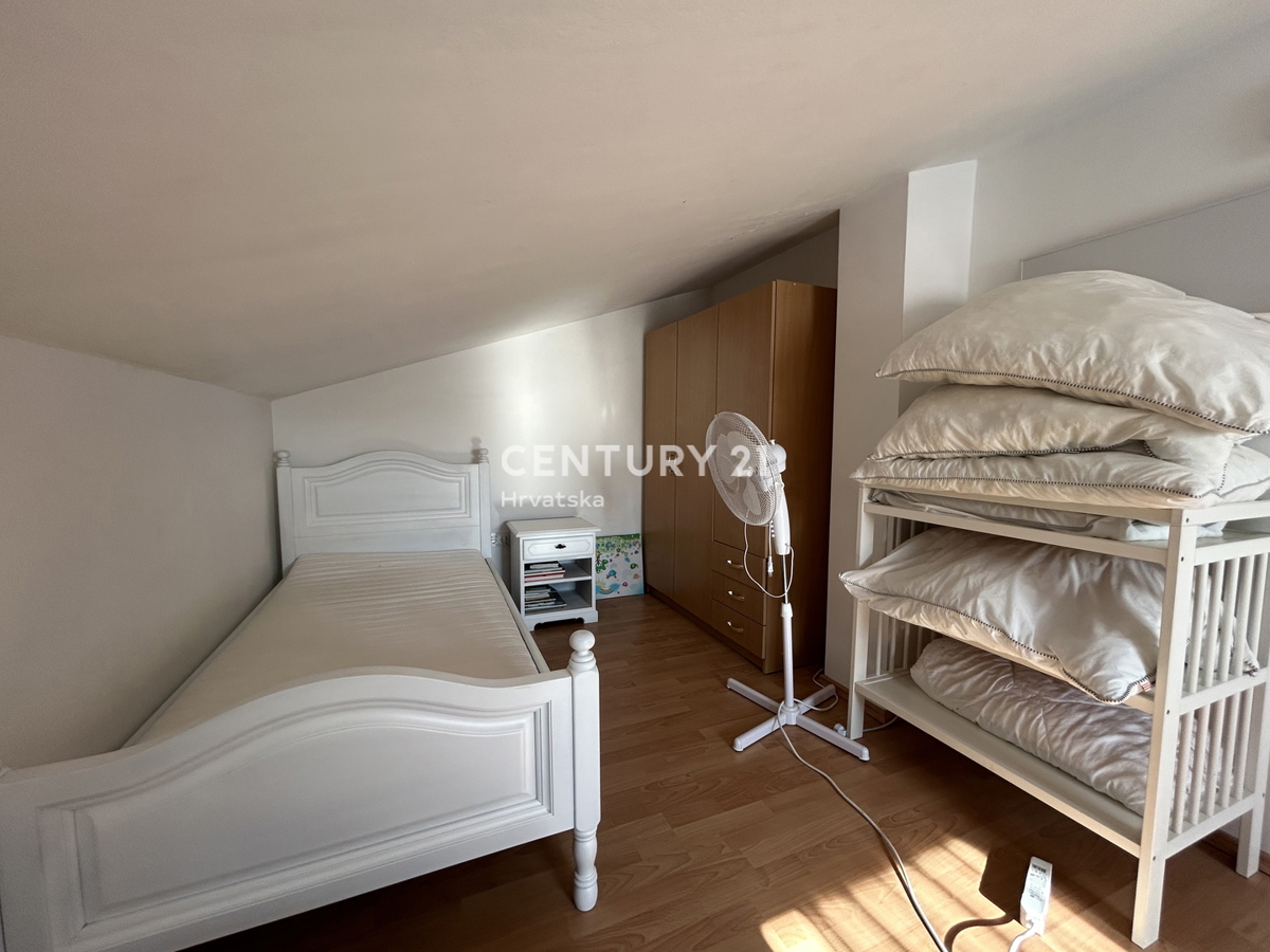 NOVIGRAD, OKOLICA, FANTASTIČNO STANOVANJE LE 4 KM OD NOVIGRADA