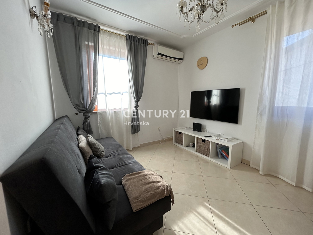 NOVIGRAD, OKOLICA, FANTASTIČNO STANOVANJE LE 4 KM OD NOVIGRADA