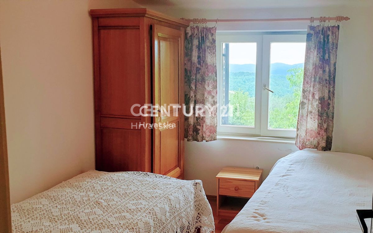 ISTRA, SOVINJAK, HIŠA z lepo vrtno površino in čudovitim razgledom