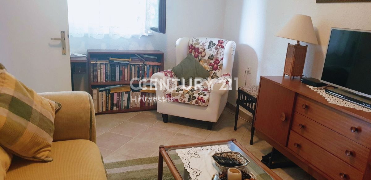 ISTRA, SOVINJAK, HIŠA z lepo vrtno površino in čudovitim razgledom