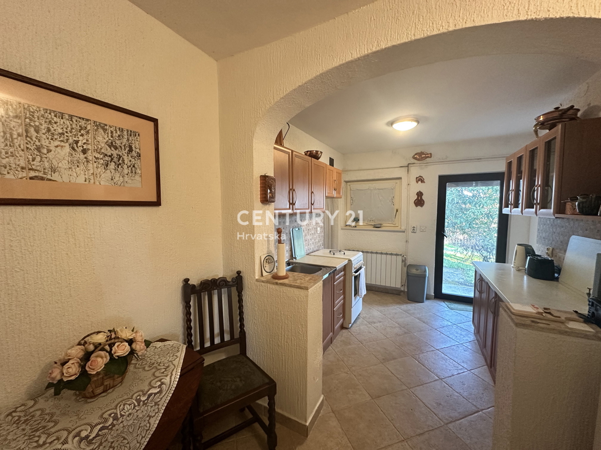 ISTRA, SOVINJAK, HIŠA z lepo vrtno površino in čudovitim razgledom