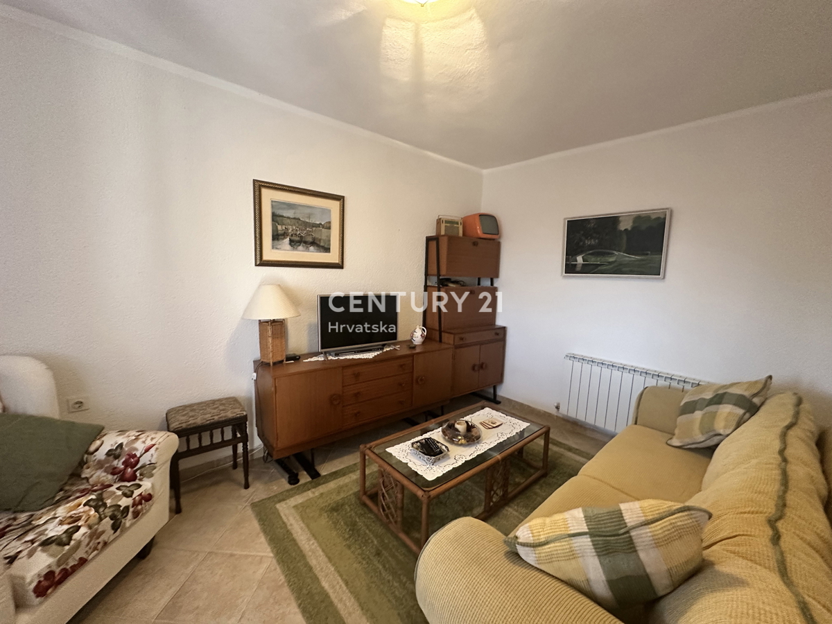 ISTRA, SOVINJAK, HIŠA z lepo vrtno površino in čudovitim razgledom