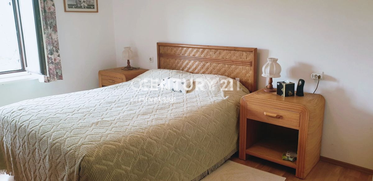 ISTRA, SOVINJAK, HIŠA z lepo vrtno površino in čudovitim razgledom