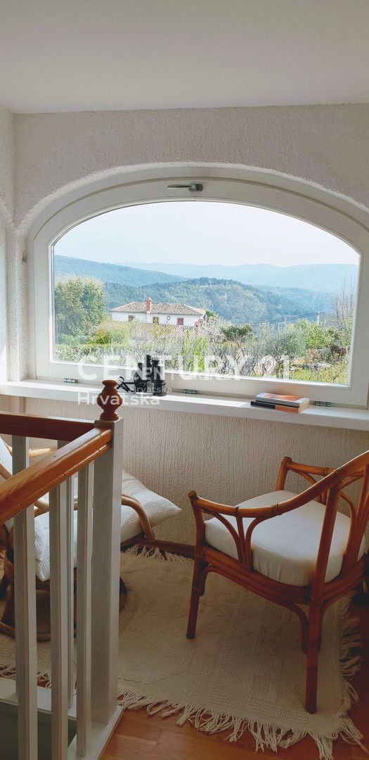 ISTRA, SOVINJAK, HIŠA z lepo vrtno površino in čudovitim razgledom