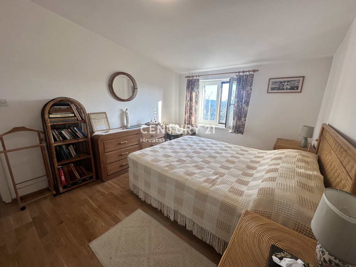 ISTRA, SOVINJAK, HIŠA z lepo vrtno površino in čudovitim razgledom