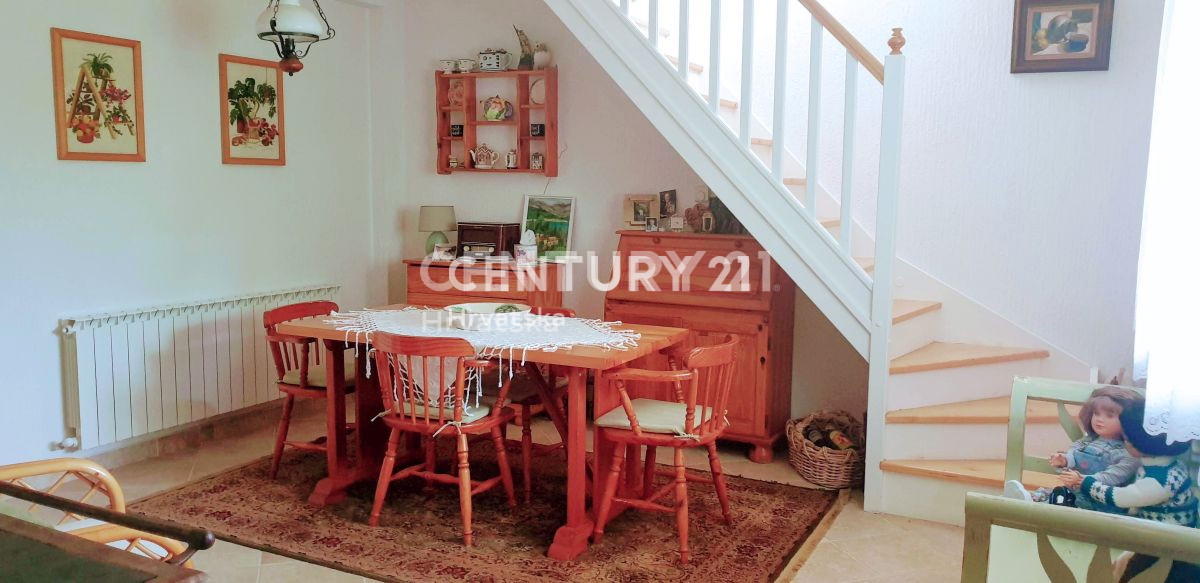 ISTRA, SOVINJAK, HIŠA z lepo vrtno površino in čudovitim razgledom