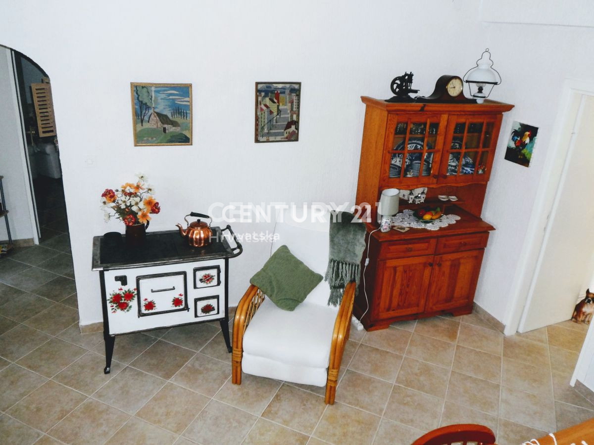 ISTRA, SOVINJAK, HIŠA z lepo vrtno površino in čudovitim razgledom