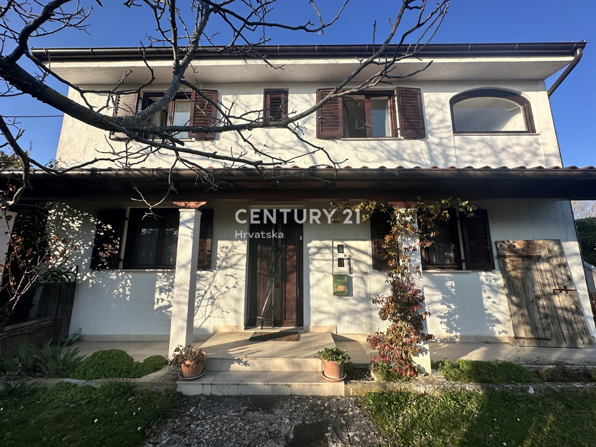 ISTRA, SOVINJAK, HIŠA z lepo vrtno površino in čudovitim razgledom