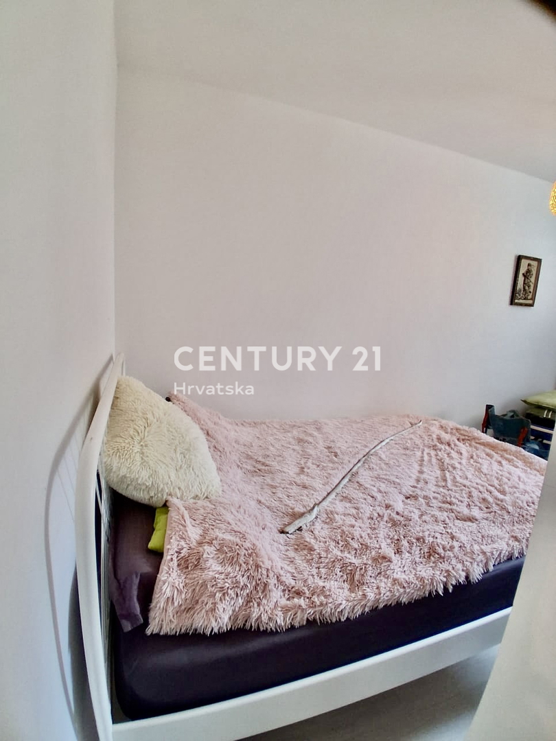 POREČ, ČERVAR PORAT, ODLIČNO ENOSOBNO STANOVANJE SAMO 100 METROV OD MORJA