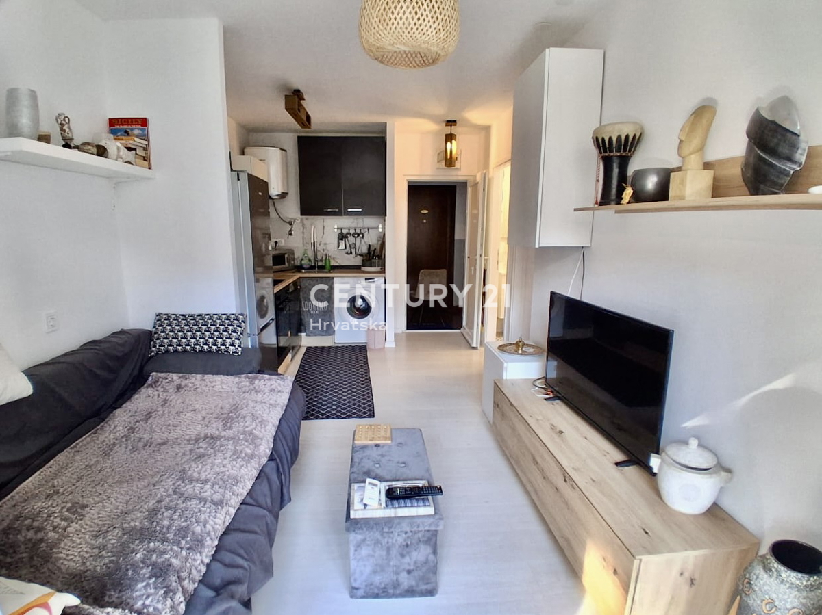 POREČ, ČERVAR PORAT, ODLIČNO ENOSOBNO STANOVANJE SAMO 100 METROV OD MORJA