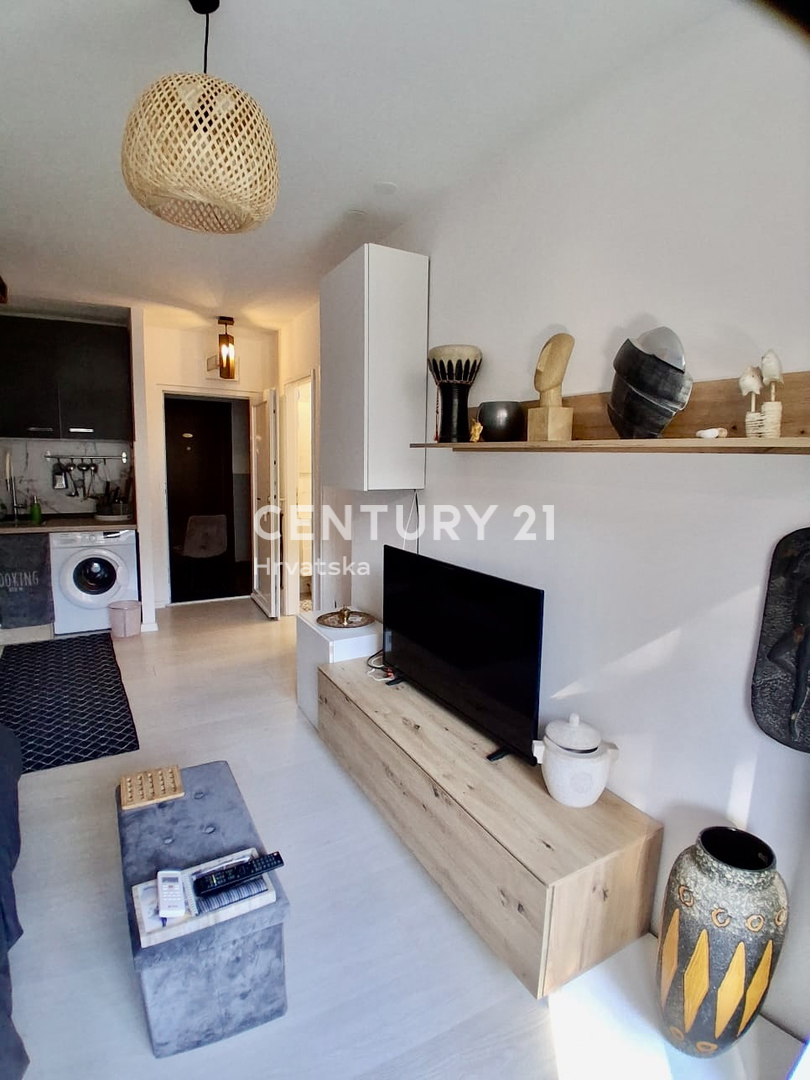 POREČ, ČERVAR PORAT, ODLIČNO ENOSOBNO STANOVANJE SAMO 100 METROV OD MORJA